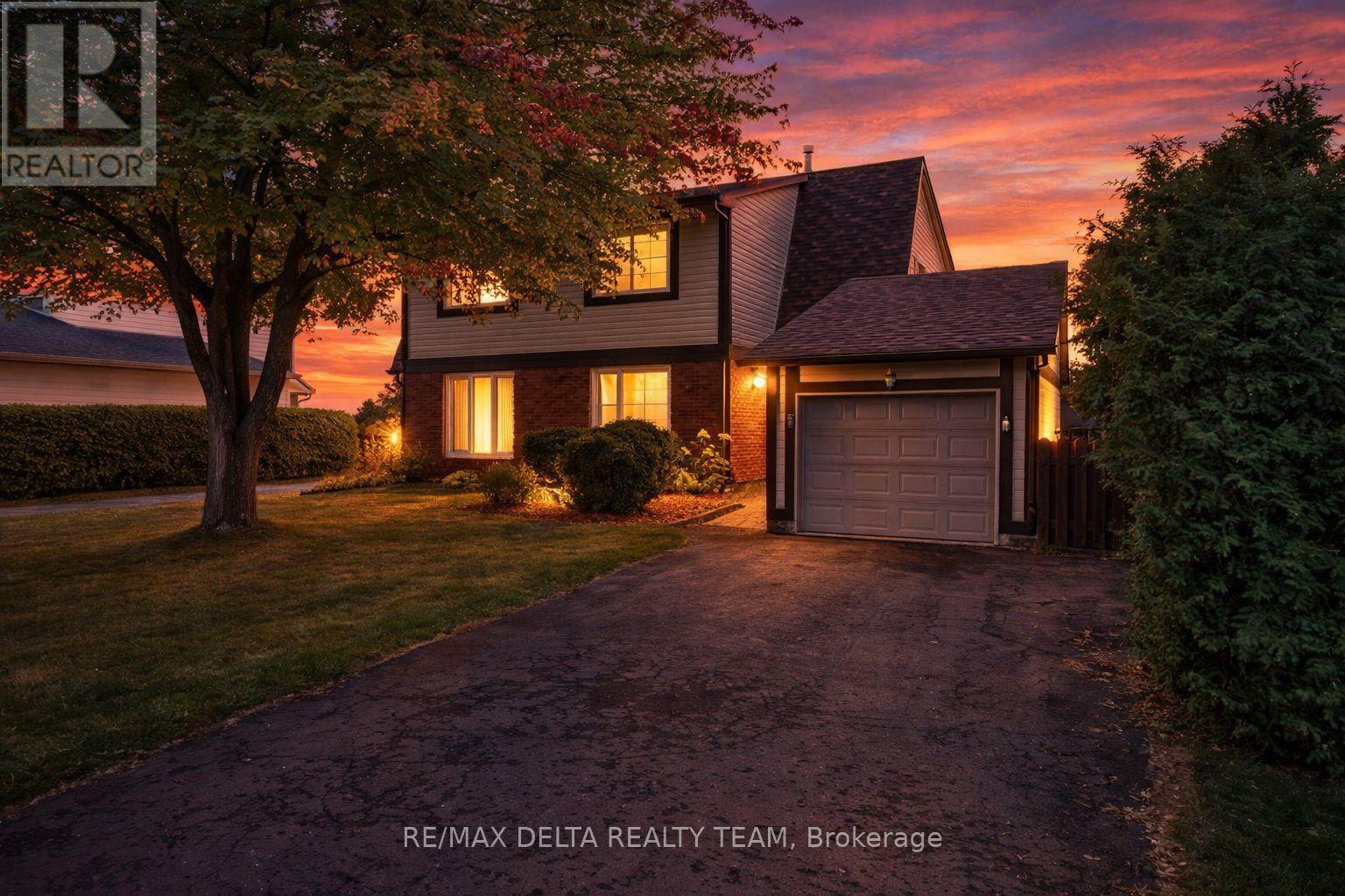 427 Mockingbird Drive, Ottawa, Ontario  K1E 2A8 - Photo 4 - X12942094