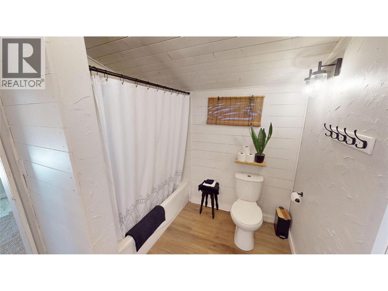 5728 Vermillion Street, Edgewater, British Columbia  V0A 1E0 - Photo 17 - 10384275