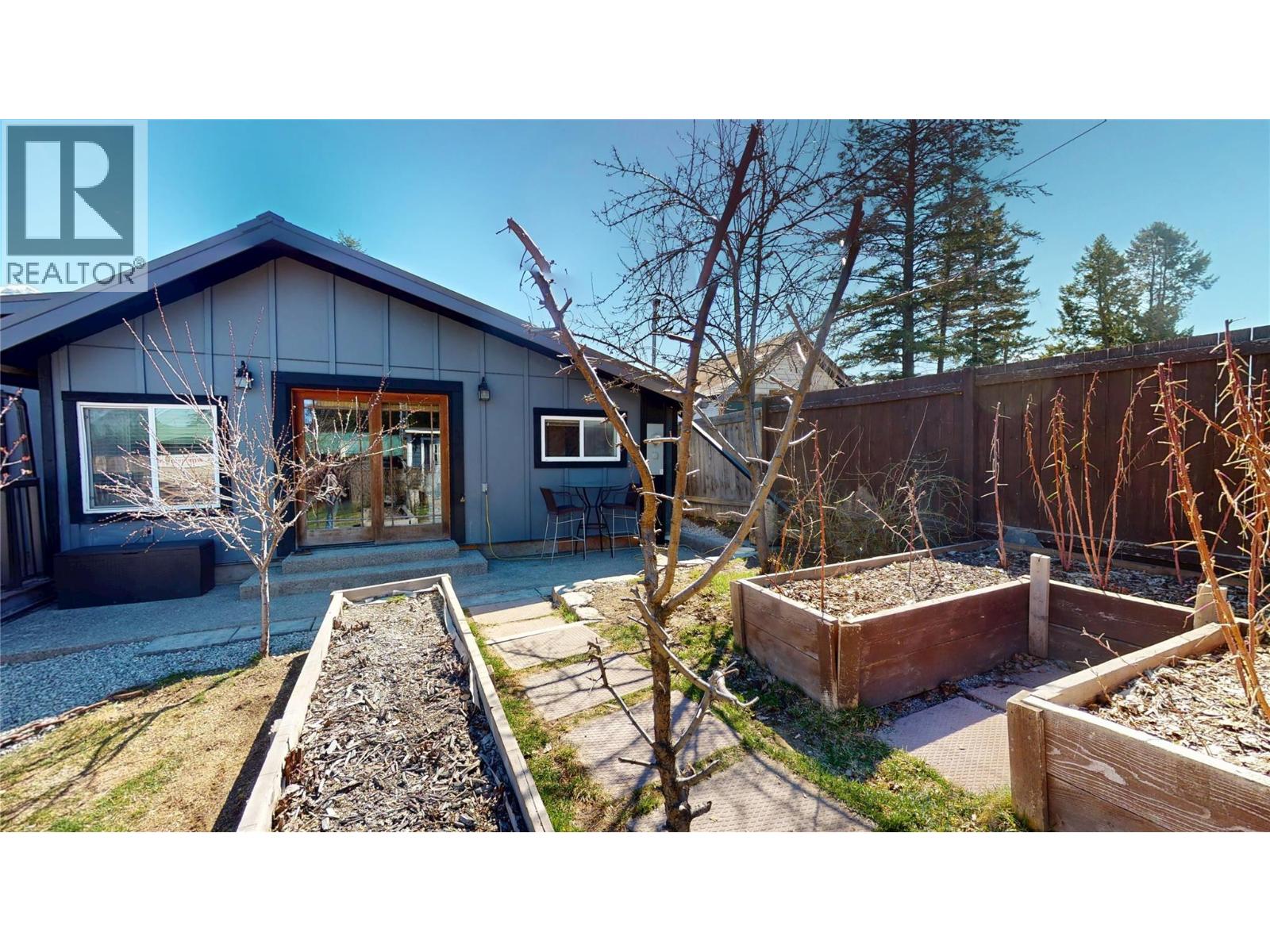 5728 Vermillion Street, Edgewater, British Columbia  V0A 1E0 - Photo 37 - 10384275