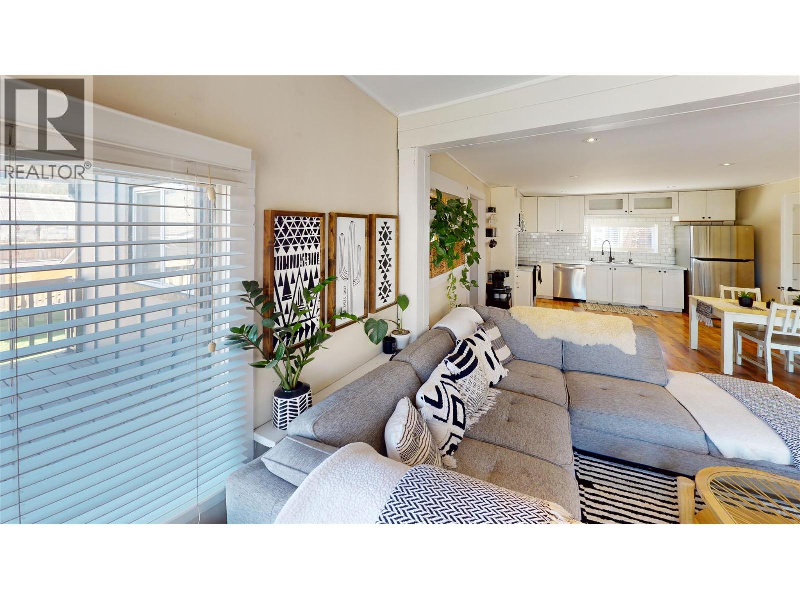 5728 Vermillion Street, Edgewater, British Columbia  V0A 1E0 - Photo 7 - 10384275