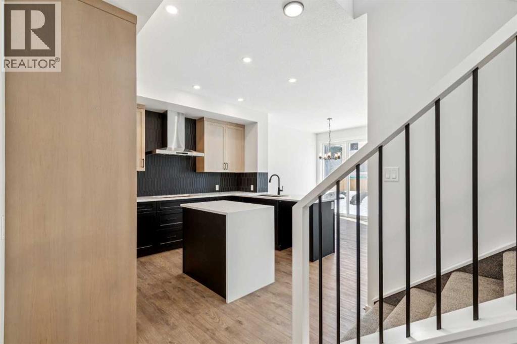 132 Southbow Village Way, Cochrane, Alberta  T4C 3J9 - Photo 4 - A2282654