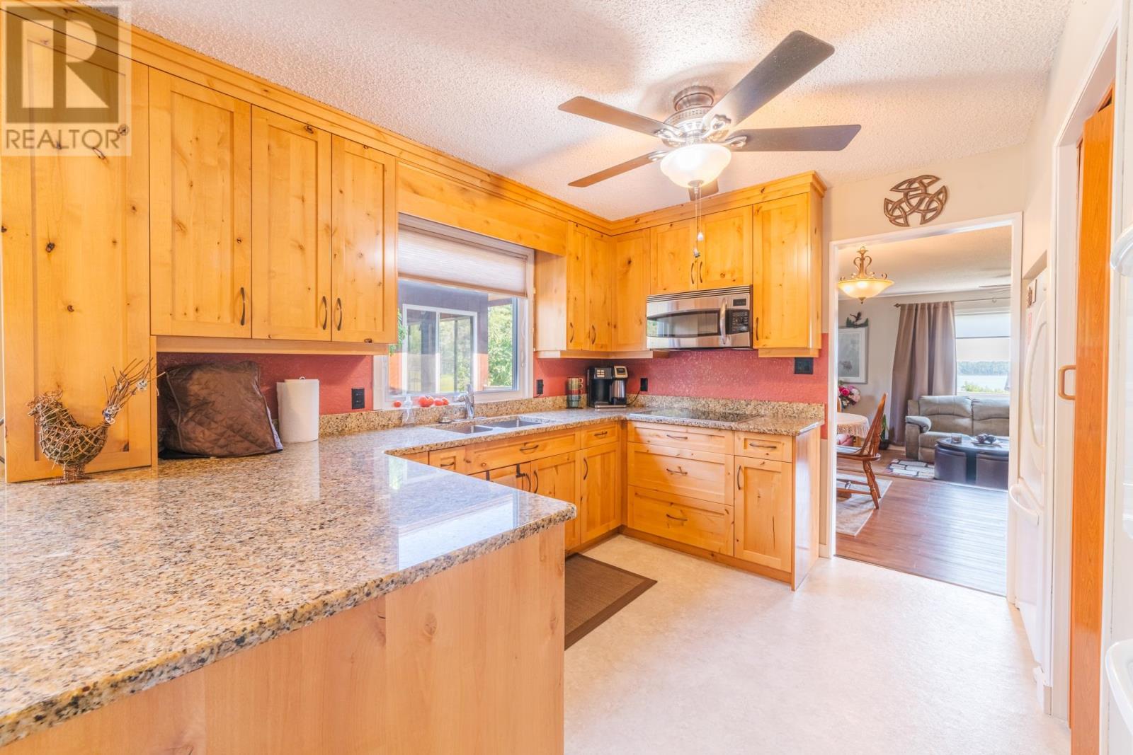 164 Winnipeg Ave, Minaki, Ontario  P0X 1J0 - Photo 11 - TB252887