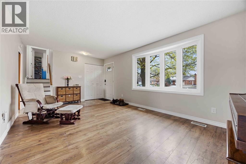 702 Frost Court, Sarnia, Ontario  N7S 4H3 - Photo 4 - 26008728