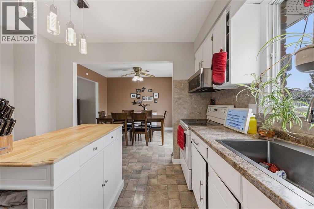 702 Frost Court, Sarnia, Ontario  N7S 4H3 - Photo 7 - 26008728