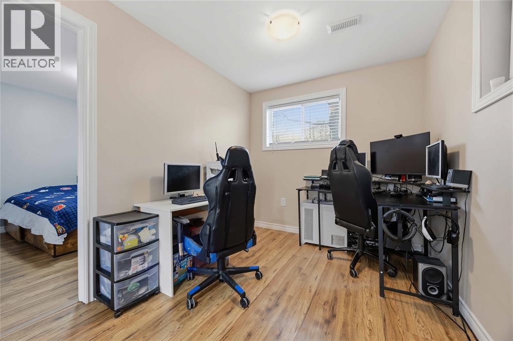 702 Frost Court, Sarnia, Ontario  N7S 4H3 - Photo 18 - 26008728