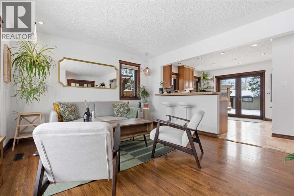 1907 Kelwood Drive SW, Calgary, Alberta  T3E 3Z4 - Photo 6 - A2302714