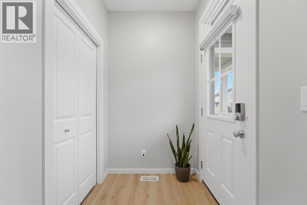 34 Lavender Manor Se, Calgary, Alberta  T3S 0C8 - Photo 4 - A2302794