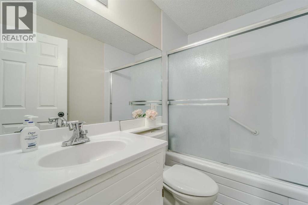 112 Edgedale Way, Calgary, Alberta  T3A 2P9 - Photo 11 - A2302797