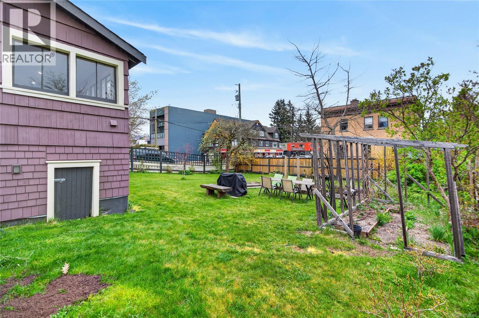 2738 Derwent Ave, Cumberland, British Columbia  V0R 1S0 - Photo 70 - 1033307