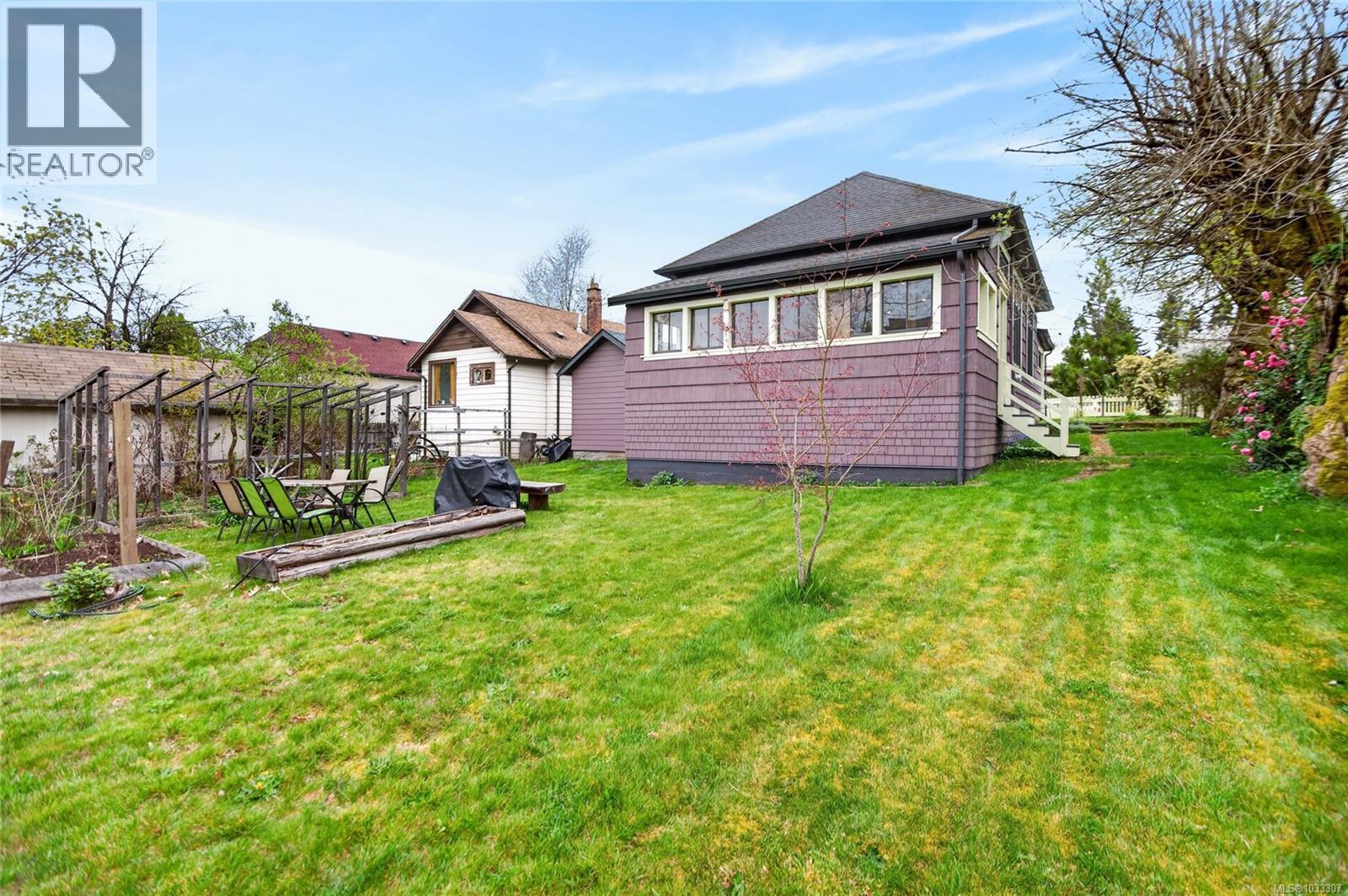 2738 Derwent Ave, Cumberland, British Columbia  V0R 1S0 - Photo 64 - 1033307