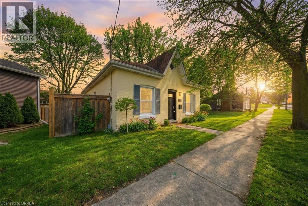 38 MOUNT PLEASANT Street, brantford, Ontario