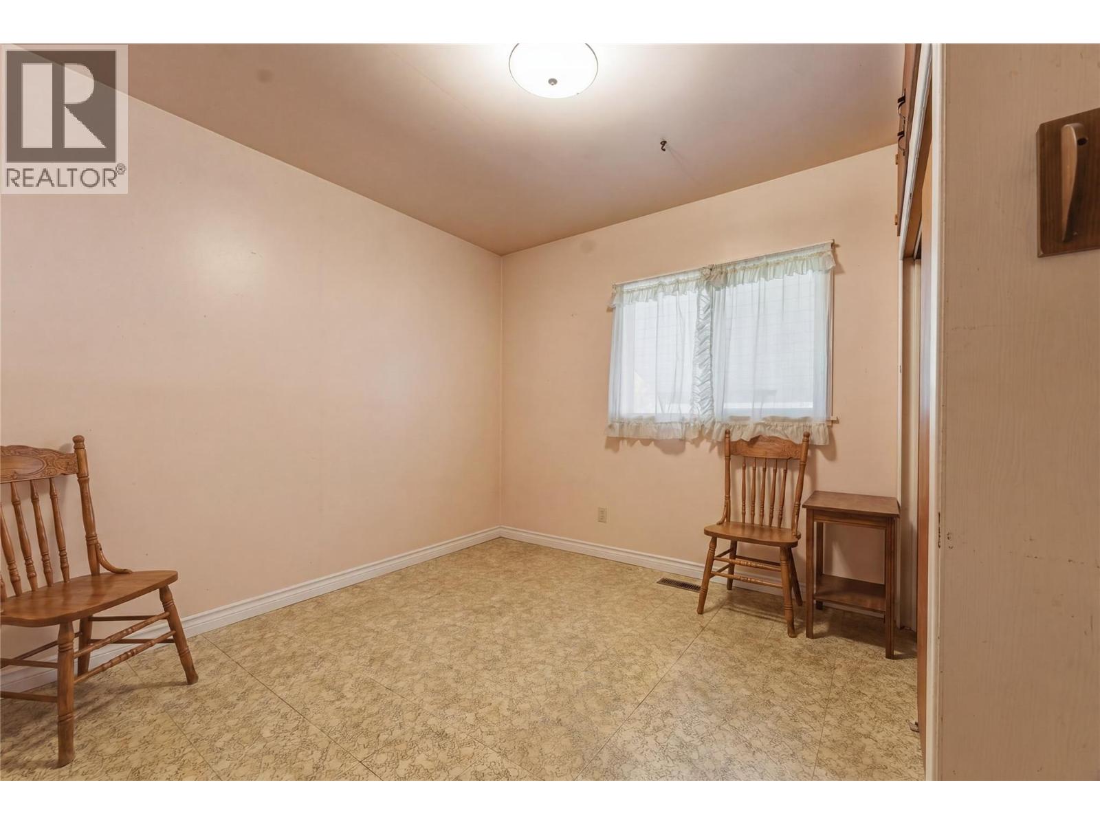 4760 Canoe Beach Drive Drive NE, Salmon Arm, British Columbia  V0E 1K0 - Photo 13 - 10384146