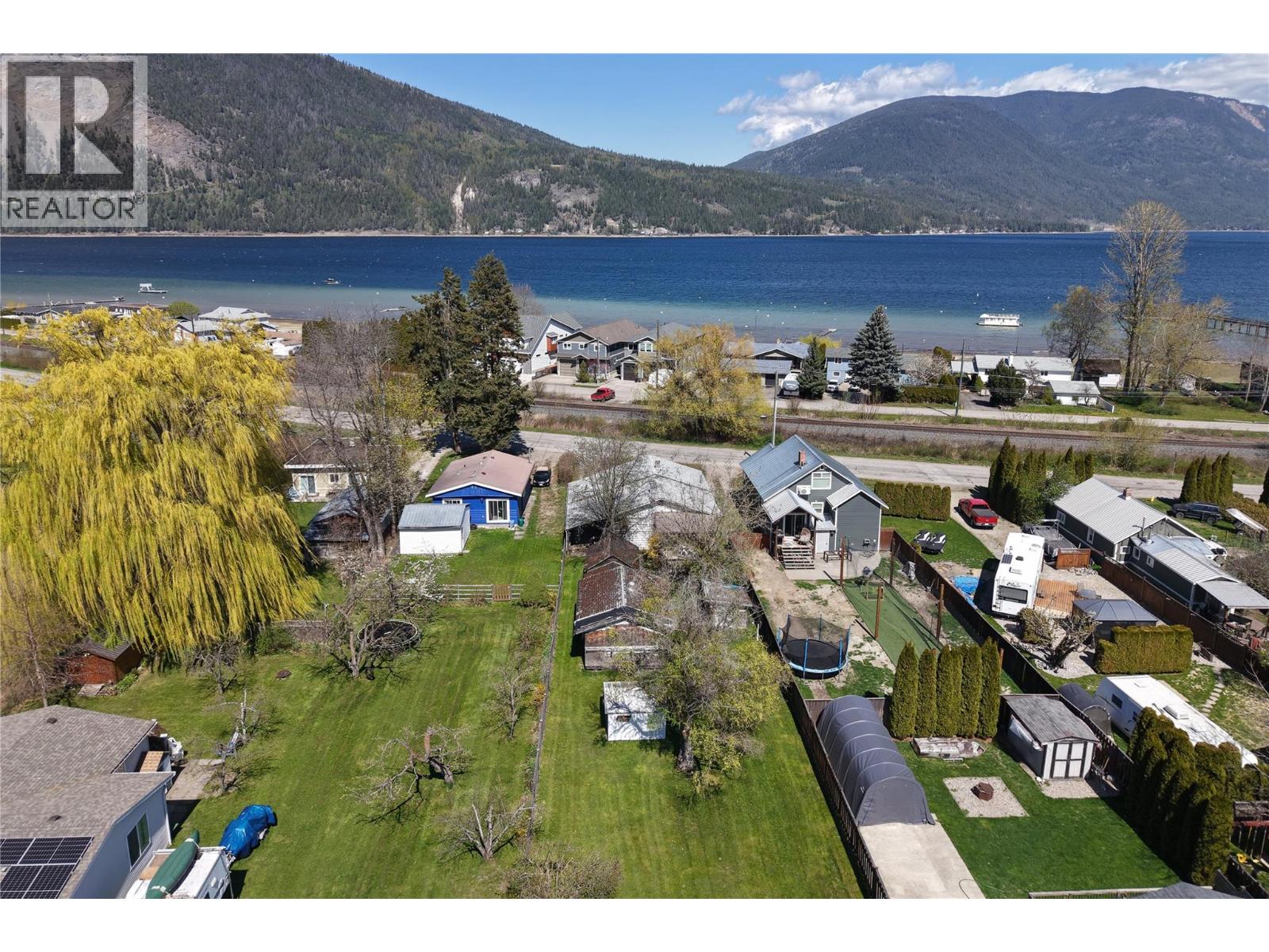 4760 Canoe Beach Drive Drive NE, Salmon Arm, British Columbia  V0E 1K0 - Photo 23 - 10384146