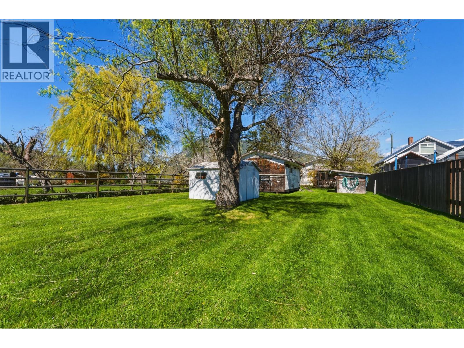 4760 Canoe Beach Drive Drive NE, Salmon Arm, British Columbia  V0E 1K0 - Photo 4 - 10384146