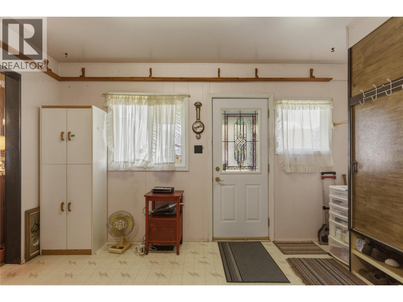 4760 Canoe Beach Drive Drive NE, Salmon Arm, British Columbia  V0E 1K0 - Photo 7 - 10384146