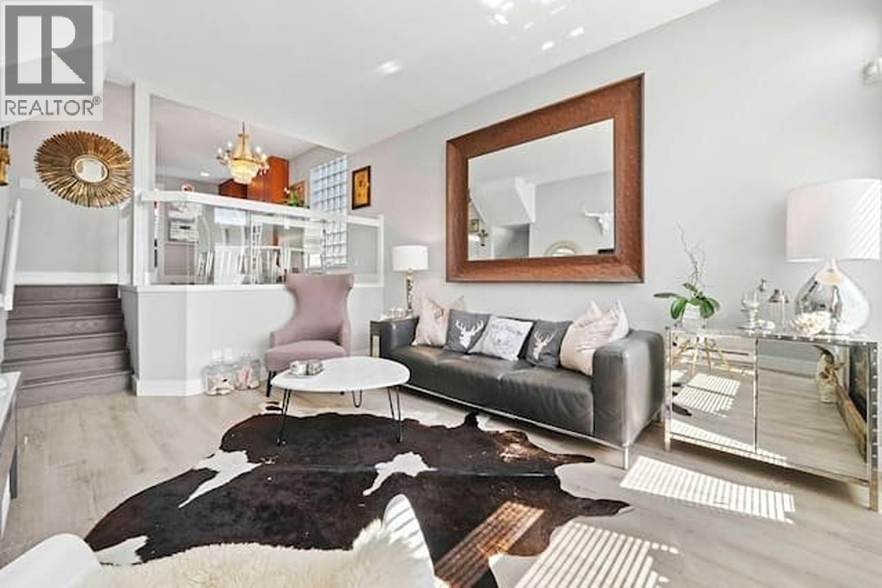 D 136 W 4th Street, North Vancouver, British Columbia  V7M 1H5 - Photo 2 - R3115209