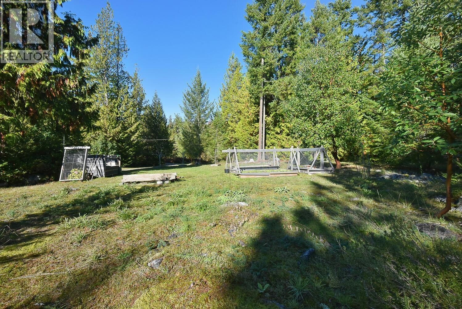 10113 10131 Mercer Road, Halfmoon Bay, British Columbia  V7Z 1B7 - Photo 14 - R3115236