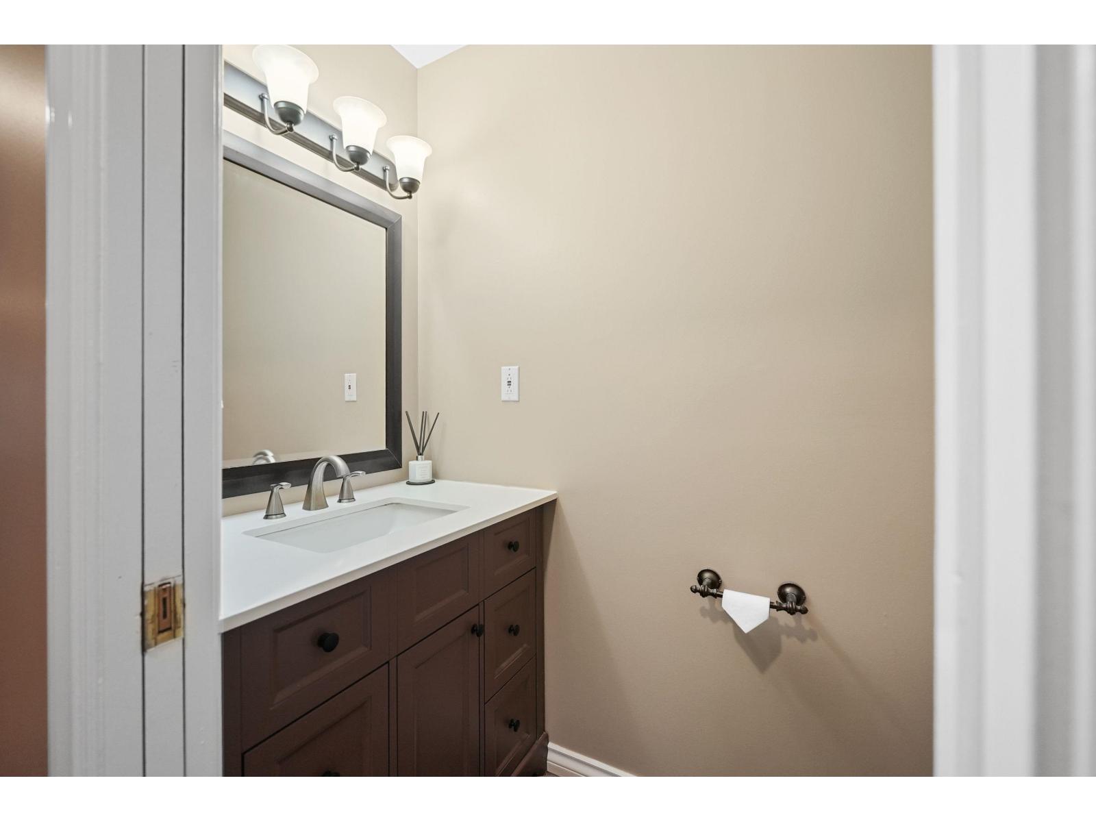 19066 63b Avenue, Surrey, British Columbia  V3S 8G5 - Photo 13 - R3115227