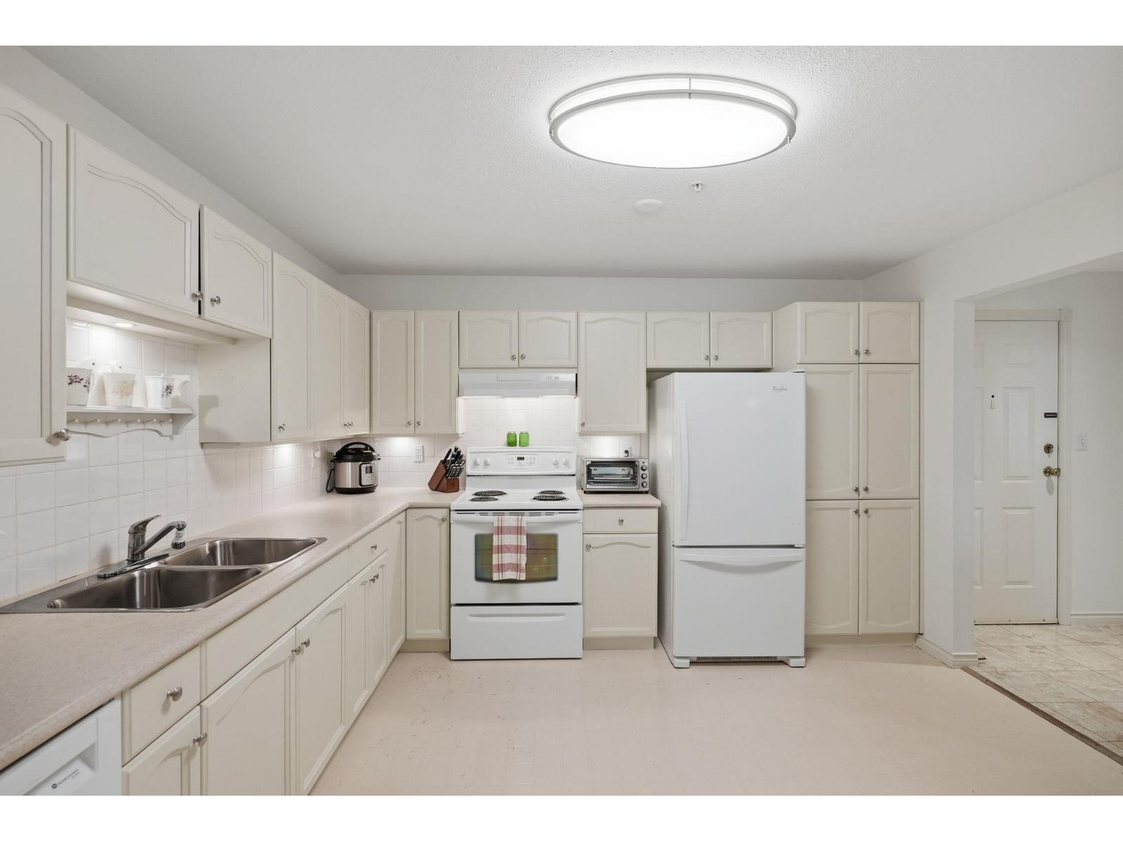 211 2575 Ware Street, Abbotsford, British Columbia  V2S 3E2 - Photo 9 - R3115232