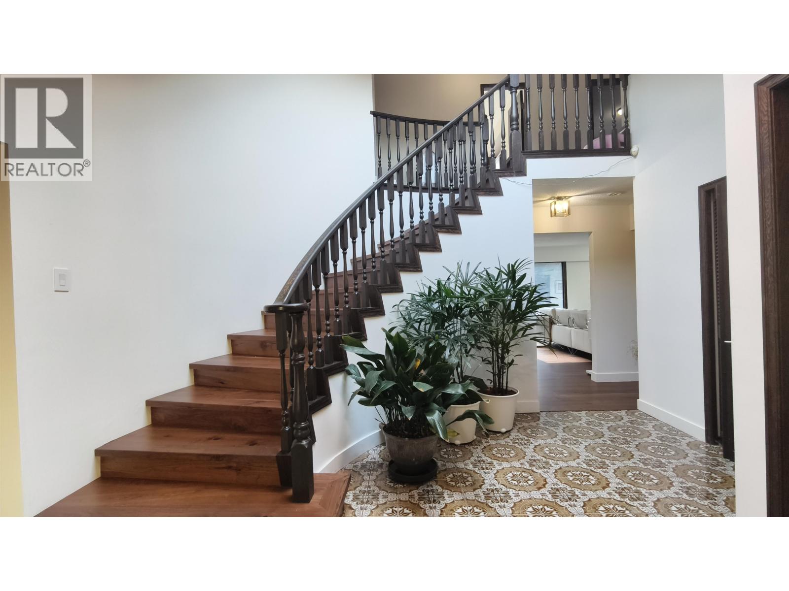 6375 Buckingham Drive, Burnaby, British Columbia  V5E 3Y7 - Photo 5 - R3103029