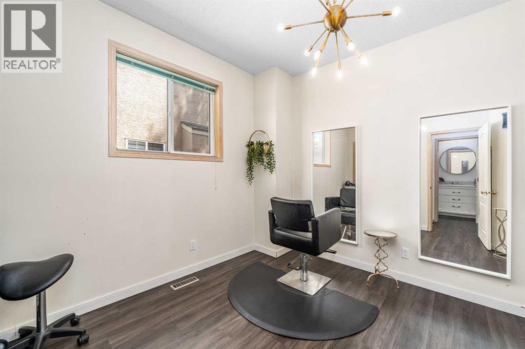 648 Scimitar Bay Nw, Calgary, Alberta  T3L 2B2 - Photo 13 - A2304234