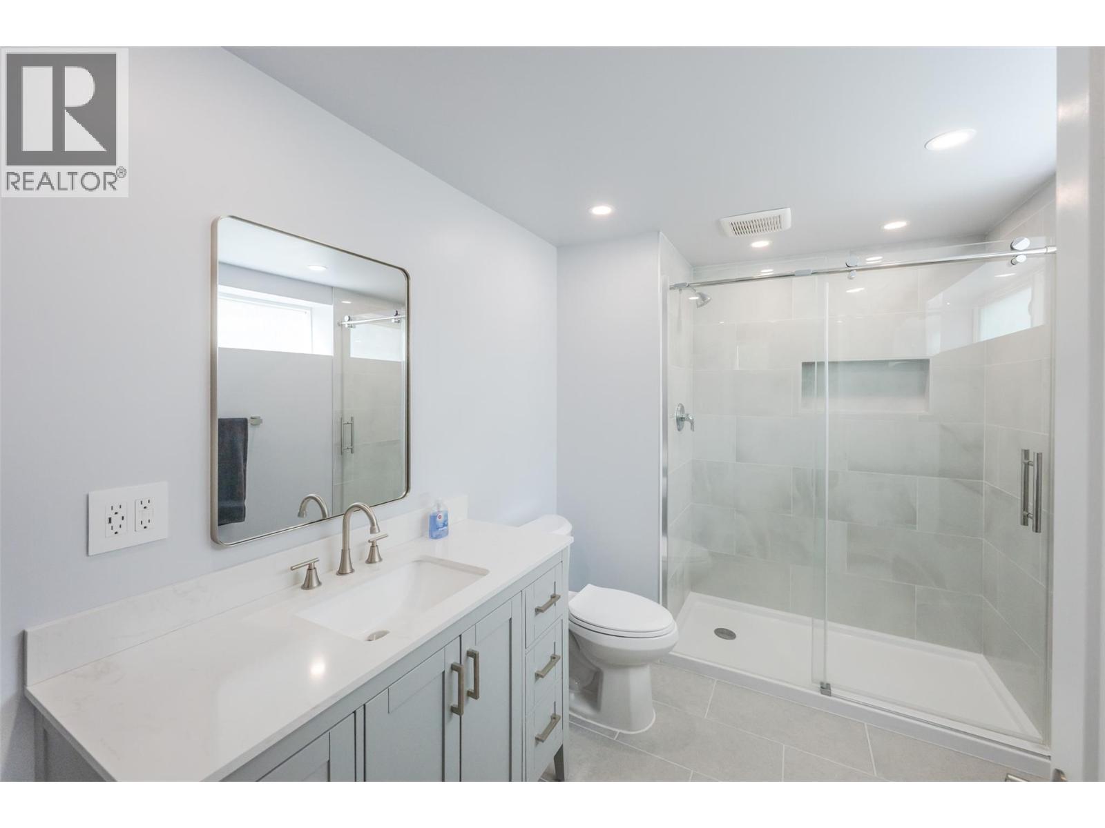 6437 Badger Street, Oliver, British Columbia  V0H 1T3 - Photo 8 - 10383918