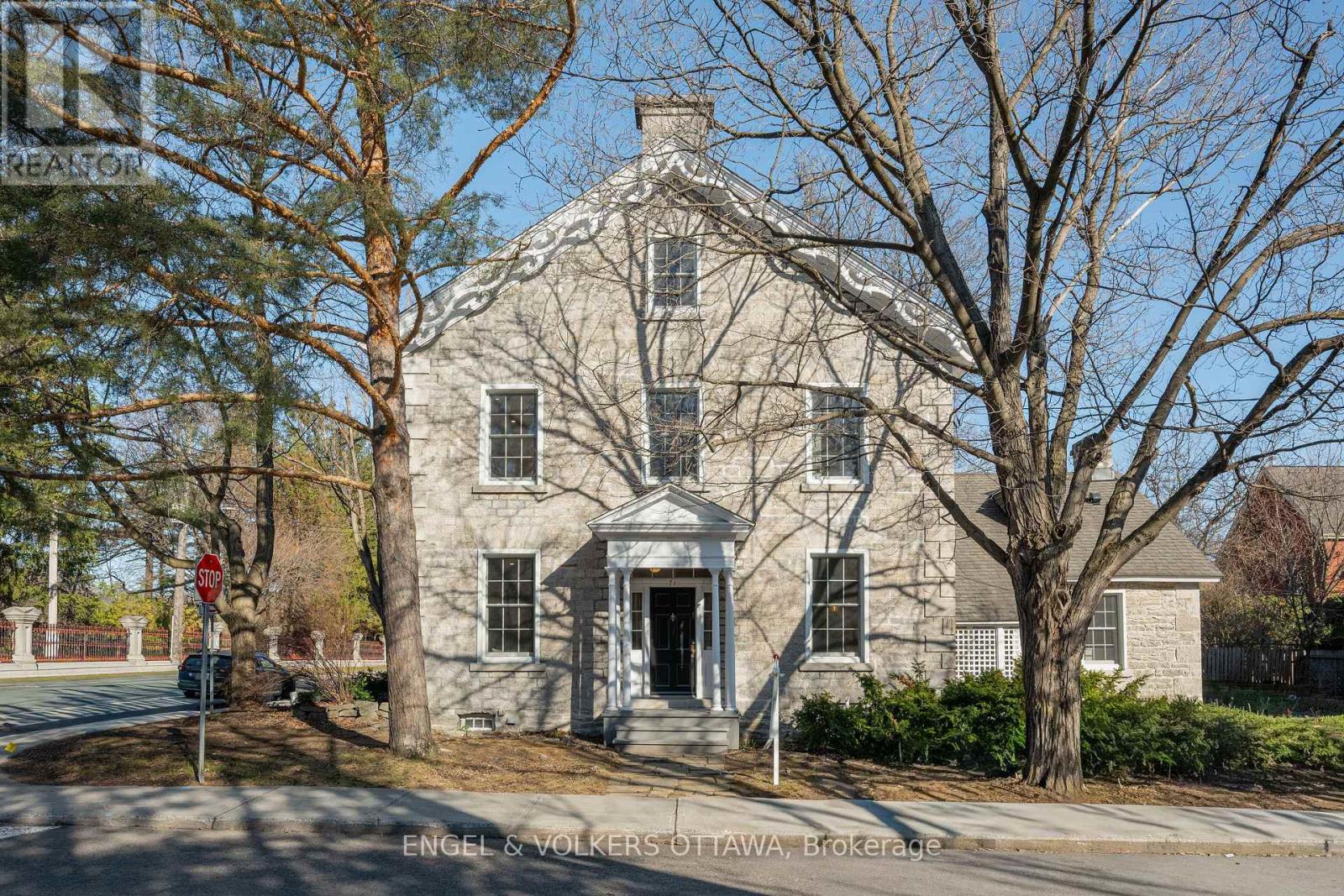 71 THOMAS STREET, Ottawa, Ontario