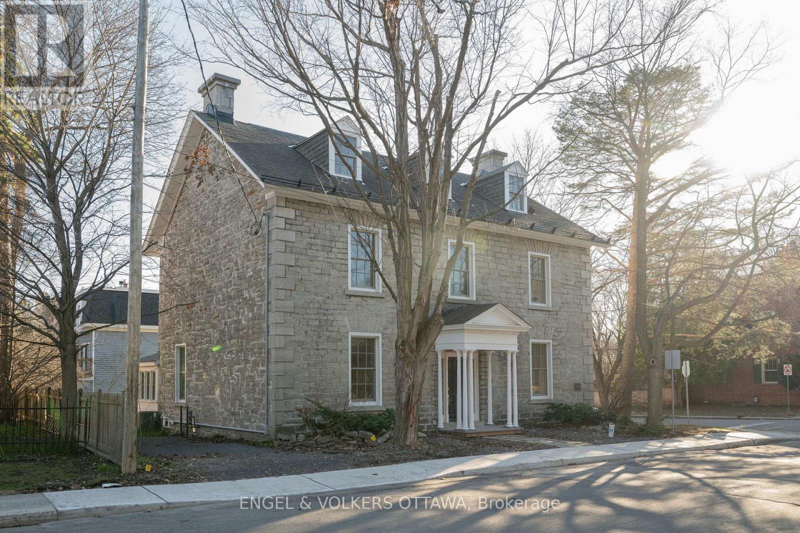 35 MACKAY STREET, Ottawa, Ontario