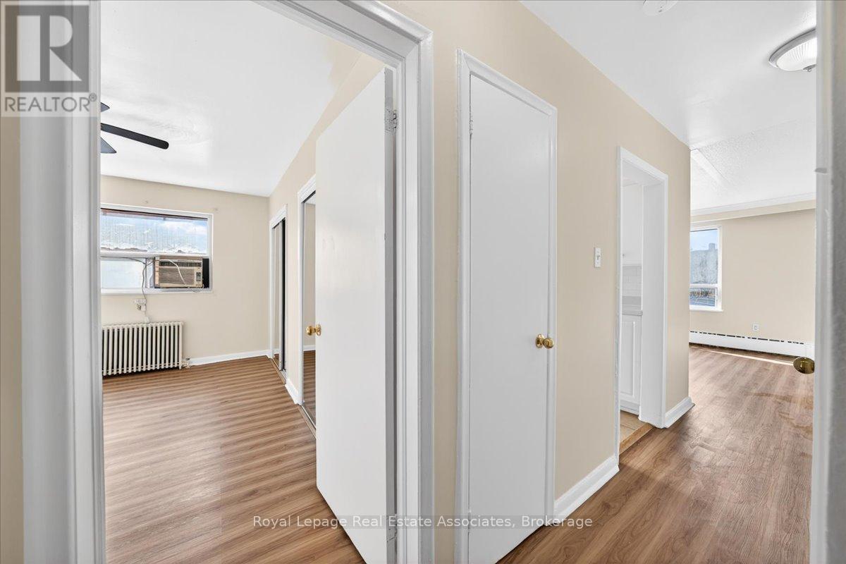 4 - 10 Wasdale Crescent, Toronto, Ontario  M6A 1W8 - Photo 16 - C13037774