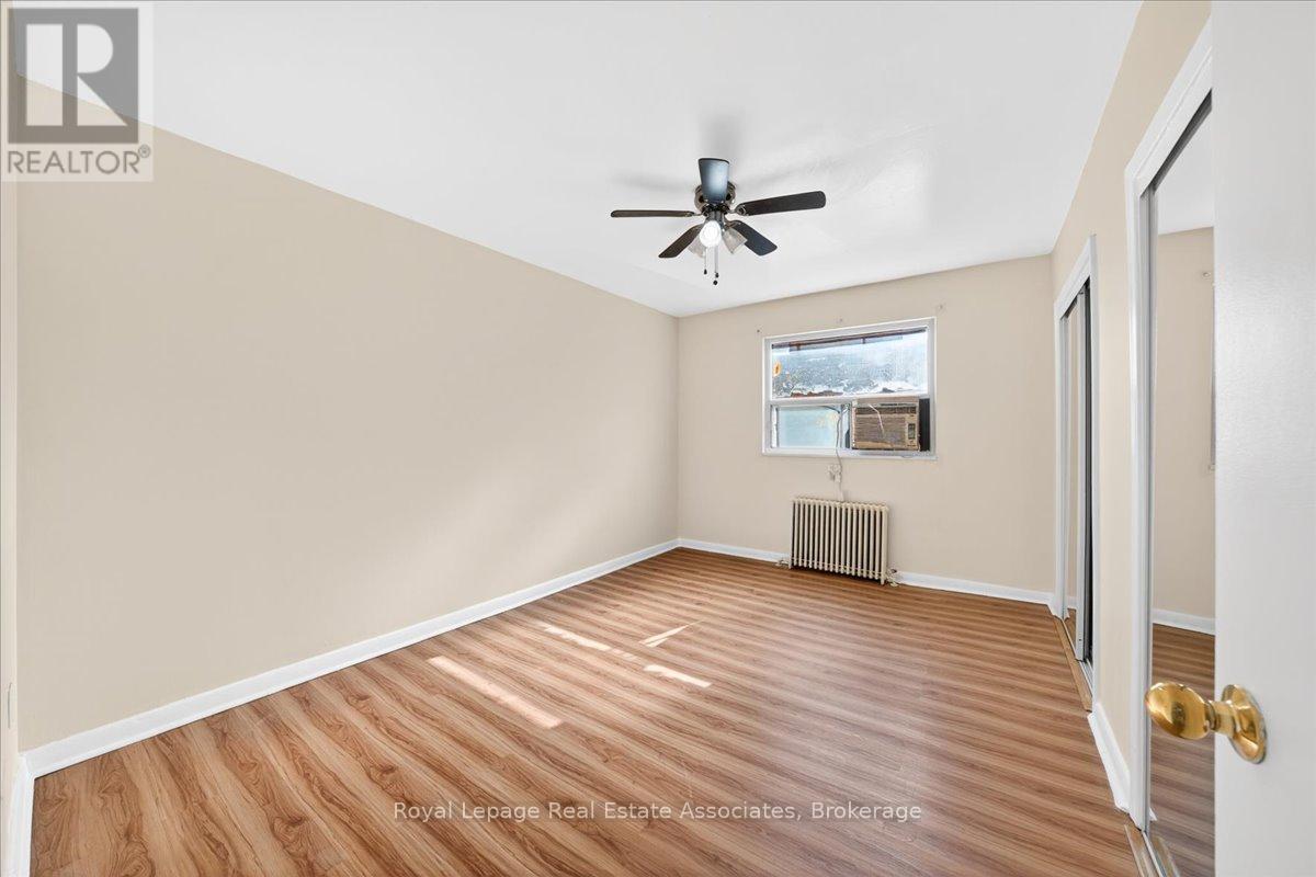 4 - 10 Wasdale Crescent, Toronto, Ontario  M6A 1W8 - Photo 17 - C13037774