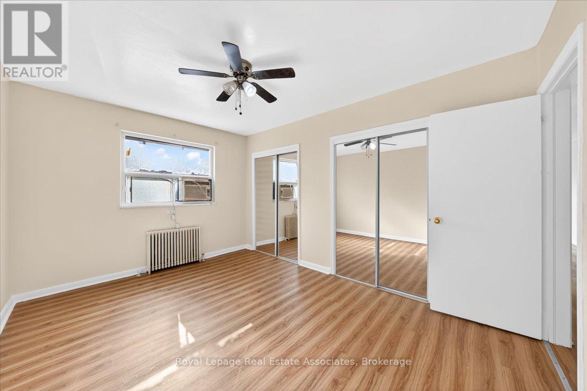 4 - 10 Wasdale Crescent, Toronto, Ontario  M6A 1W8 - Photo 18 - C13037774