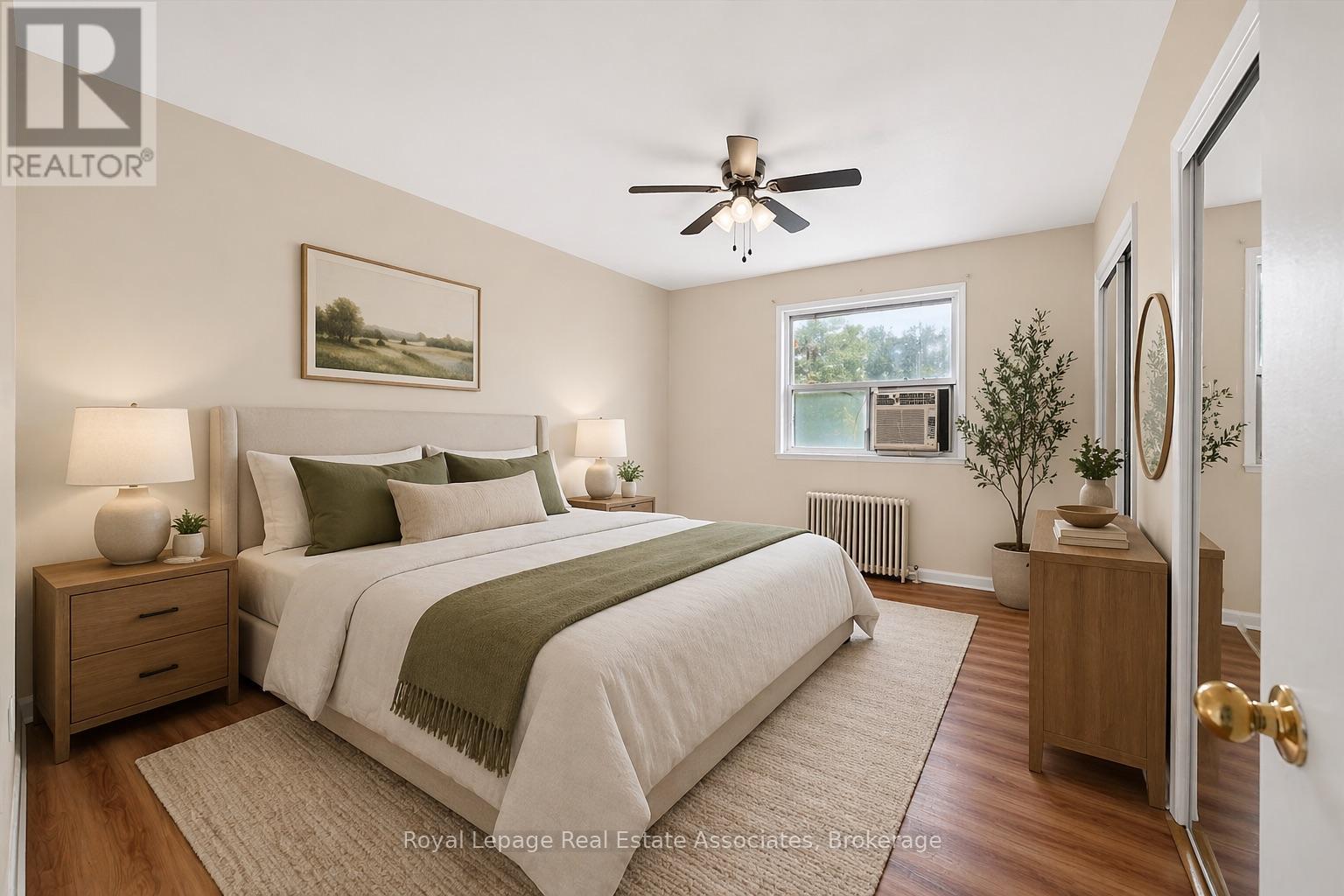 4 - 10 Wasdale Crescent, Toronto, Ontario  M6A 1W8 - Photo 2 - C13037774