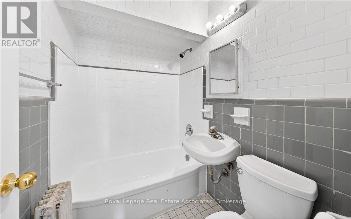 4 - 10 Wasdale Crescent, Toronto, Ontario  M6A 1W8 - Photo 21 - C13037774