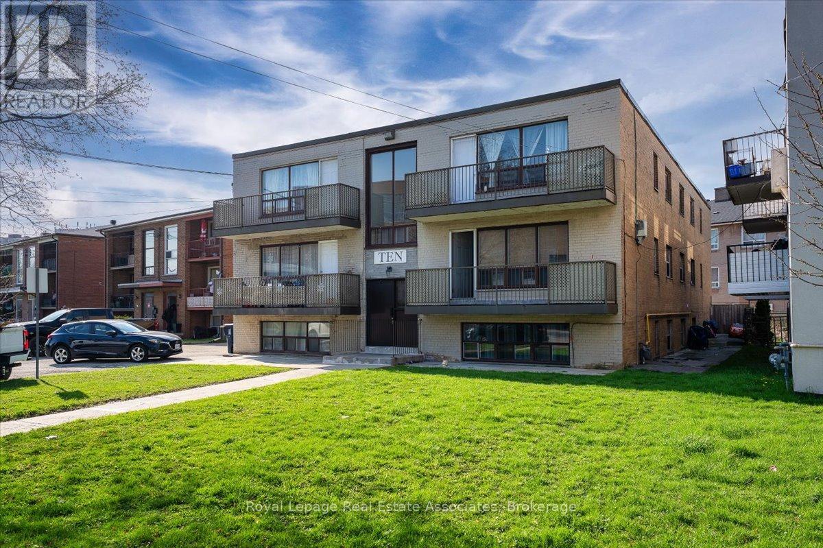 4 - 10 Wasdale Crescent, Toronto, Ontario  M6A 1W8 - Photo 3 - C13037774