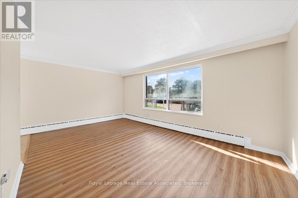 4 - 10 Wasdale Crescent, Toronto, Ontario  M6A 1W8 - Photo 7 - C13037774