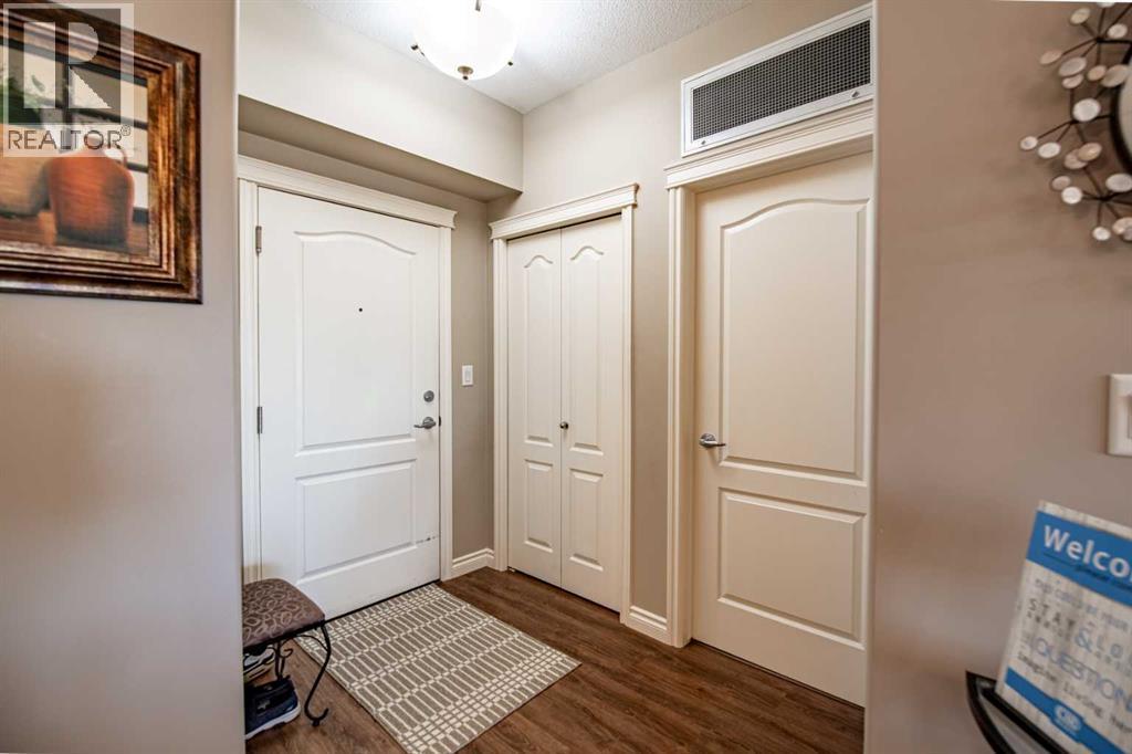 332, 6 Michener Boulevard, Red Deer, Alberta  T4P 0K5 - Photo 4 - A2300981