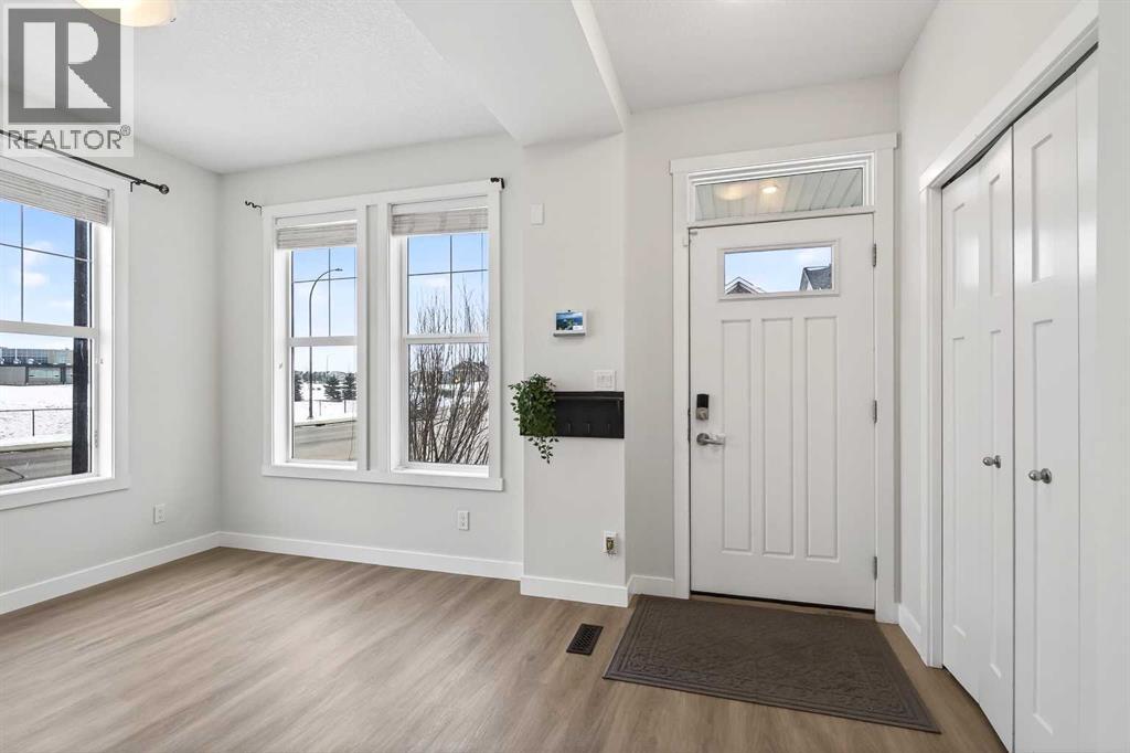 401 South Point Glen SW, Airdrie, Alberta  T4B 4L1 - Photo 5 - A2303732