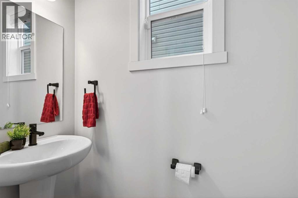 401 South Point Glen SW, Airdrie, Alberta  T4B 4L1 - Photo 7 - A2303732