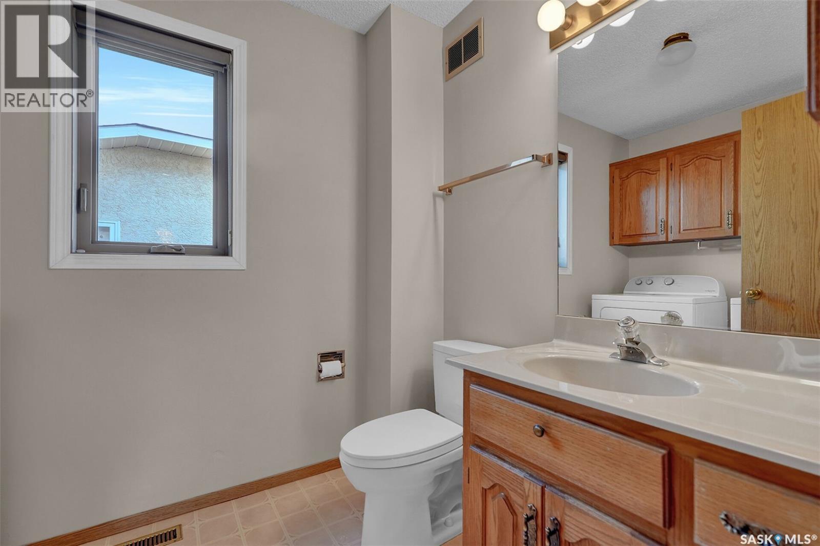 3139 Thacker Bay E, Regina, Saskatchewan  S4V 1Z2 - Photo 15 - SK033747