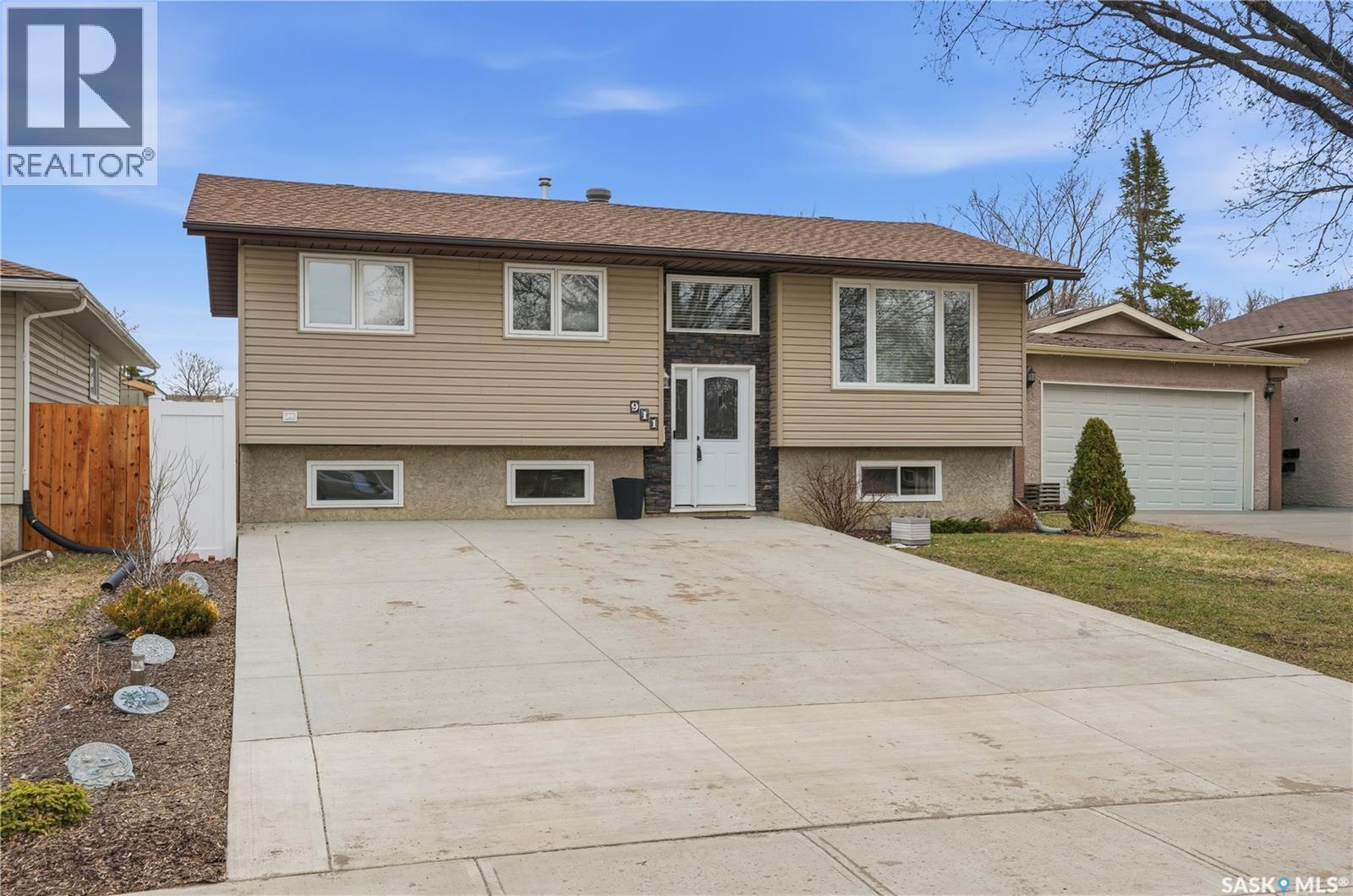 911 Dorothy Street, Regina, Saskatchewan  S4X 1E2 - Photo 2 - SK033744