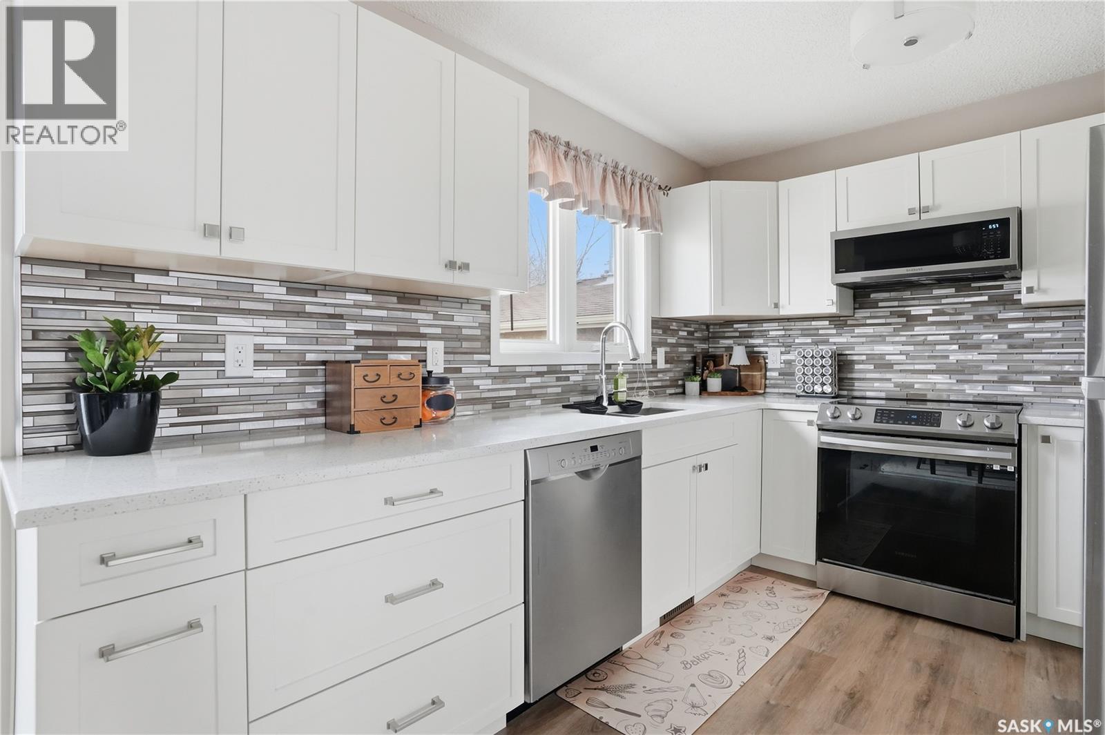 911 Dorothy Street, Regina, Saskatchewan  S4X 1E2 - Photo 3 - SK033744