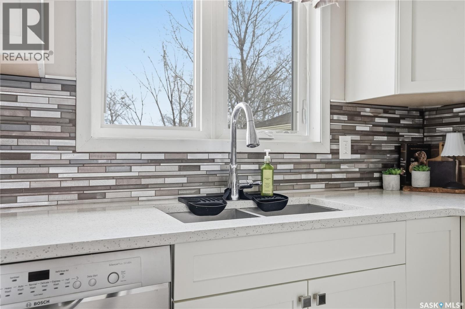 911 Dorothy Street, Regina, Saskatchewan  S4X 1E2 - Photo 8 - SK033744