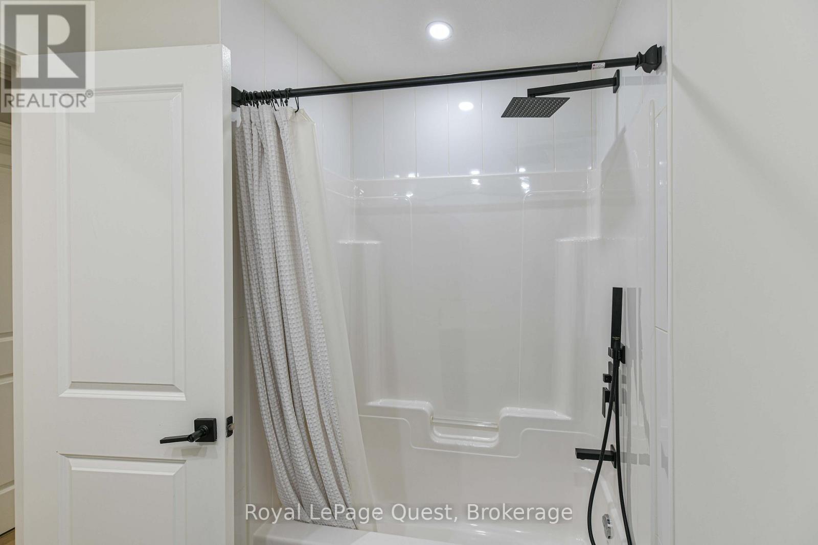 1975 Confederation Drive, Severn, Ontario  L3V 7L1 - Photo 18 - S13036704