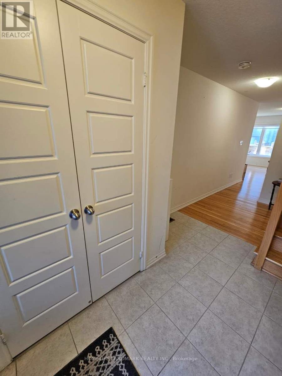 22 Vantage Loop, Newmarket, Ontario  L3X 0K6 - Photo 4 - N13037794