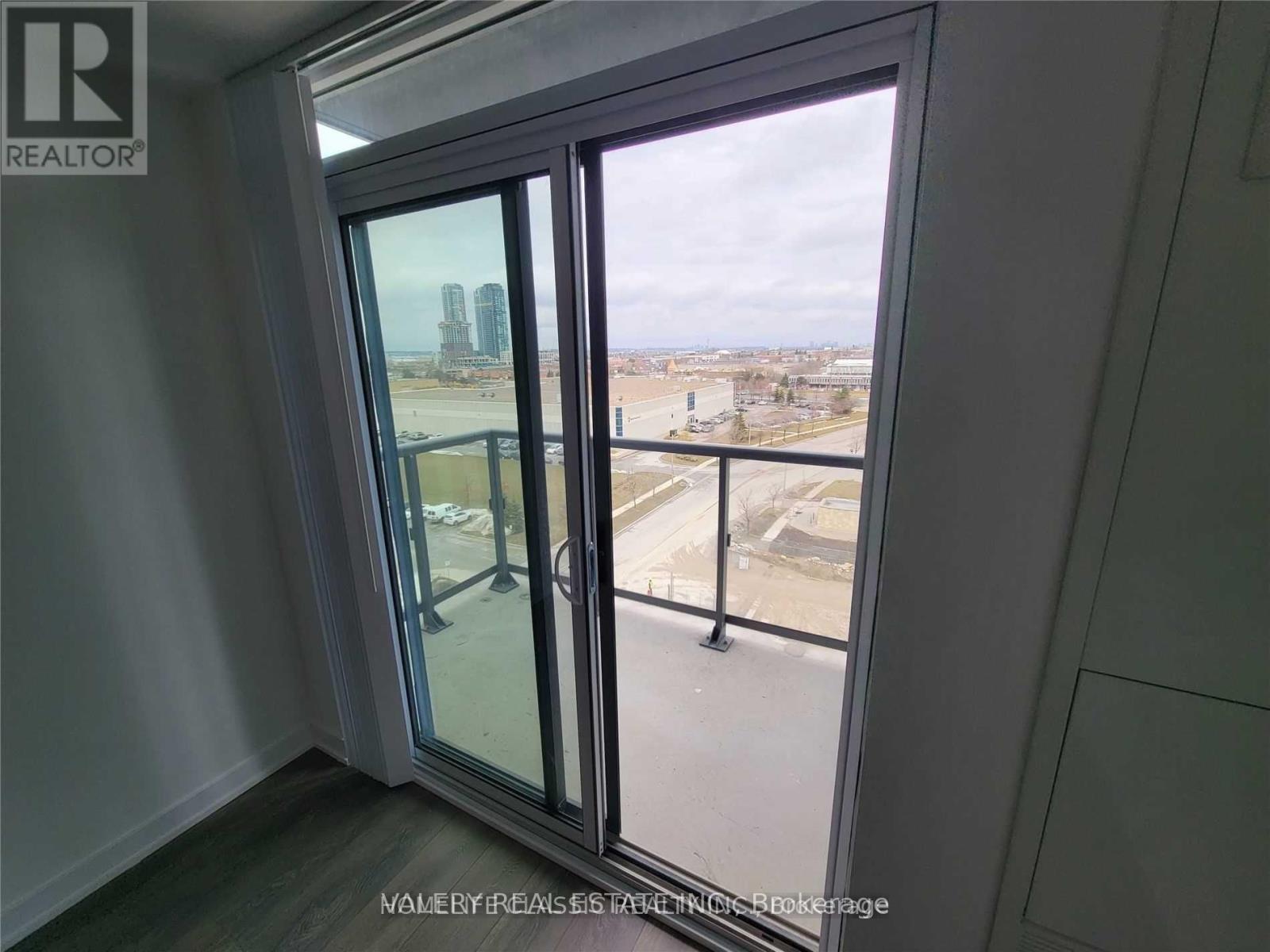 816 - 38 Honeycrisp Crescent N, Vaughan, Ontario  L4K 0M8 - Photo 3 - N13037808