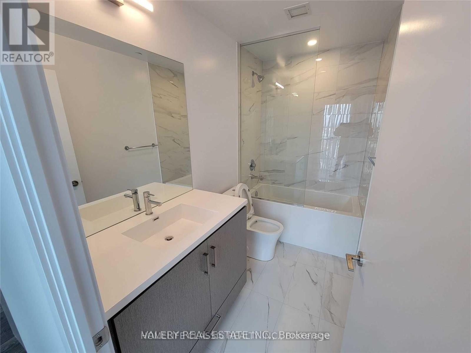 816 - 38 Honeycrisp Crescent N, Vaughan, Ontario  L4K 0M8 - Photo 4 - N13037808