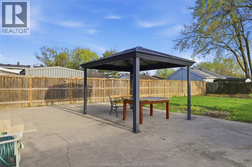 10395 Caledon Court, Windsor, Ontario  N8R 1C7 - Photo 10 - 26009067