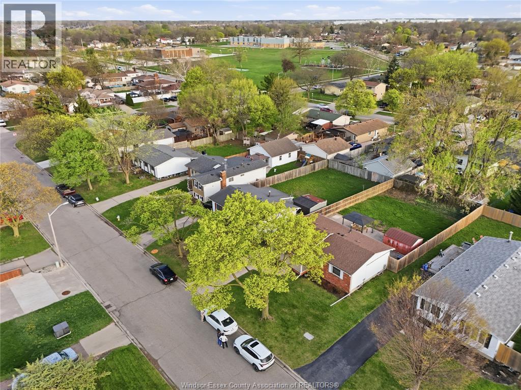 10395 Caledon Court, Windsor, Ontario  N8R 1C7 - Photo 7 - 26009067