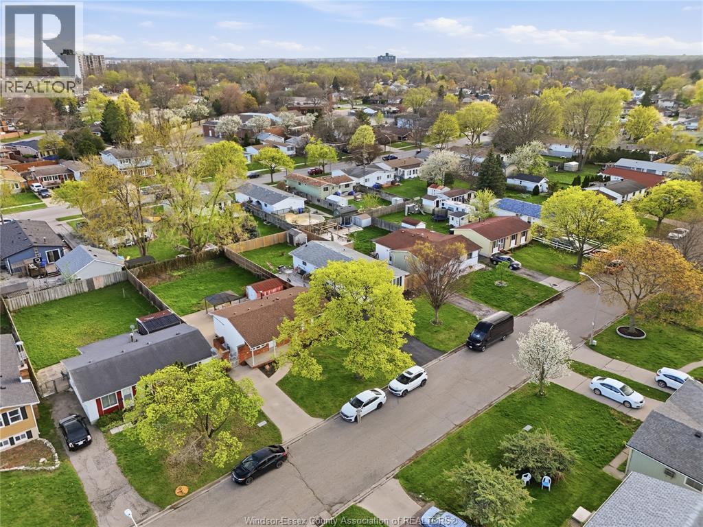 10395 Caledon Court, Windsor, Ontario  N8R 1C7 - Photo 8 - 26009067