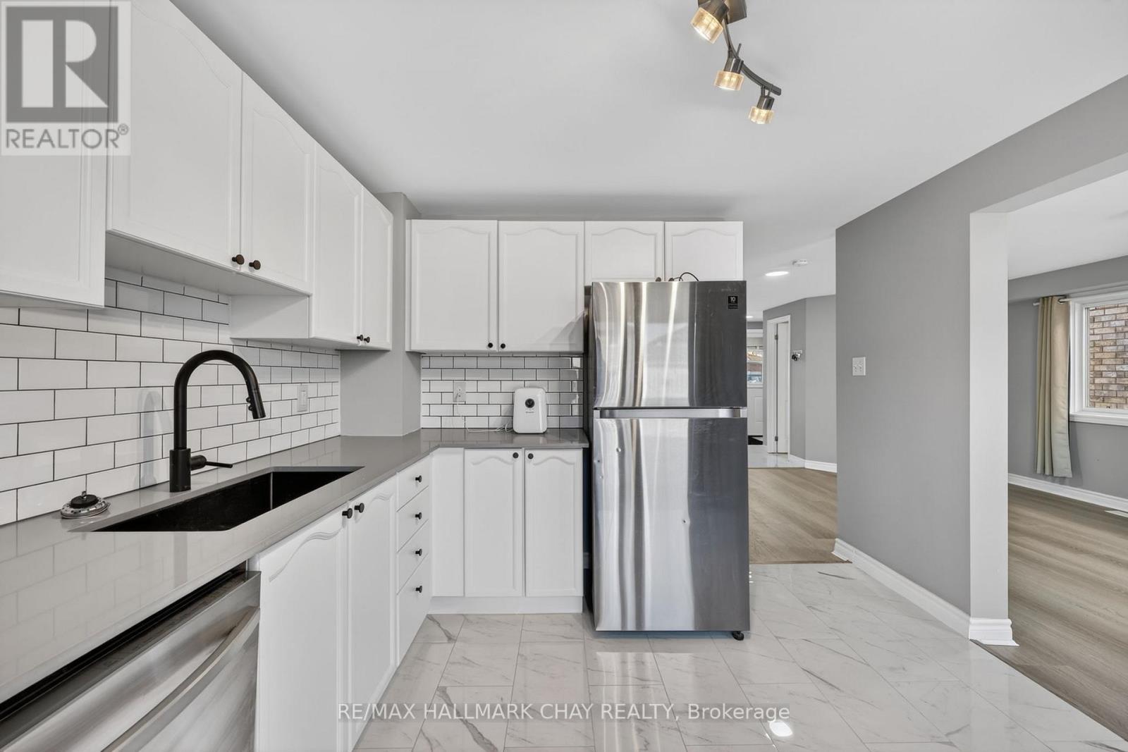 37 Majesty Boulevard, Barrie (Innis-Shore), Ontario  L4M 7K3 - Photo 10 - S13037744